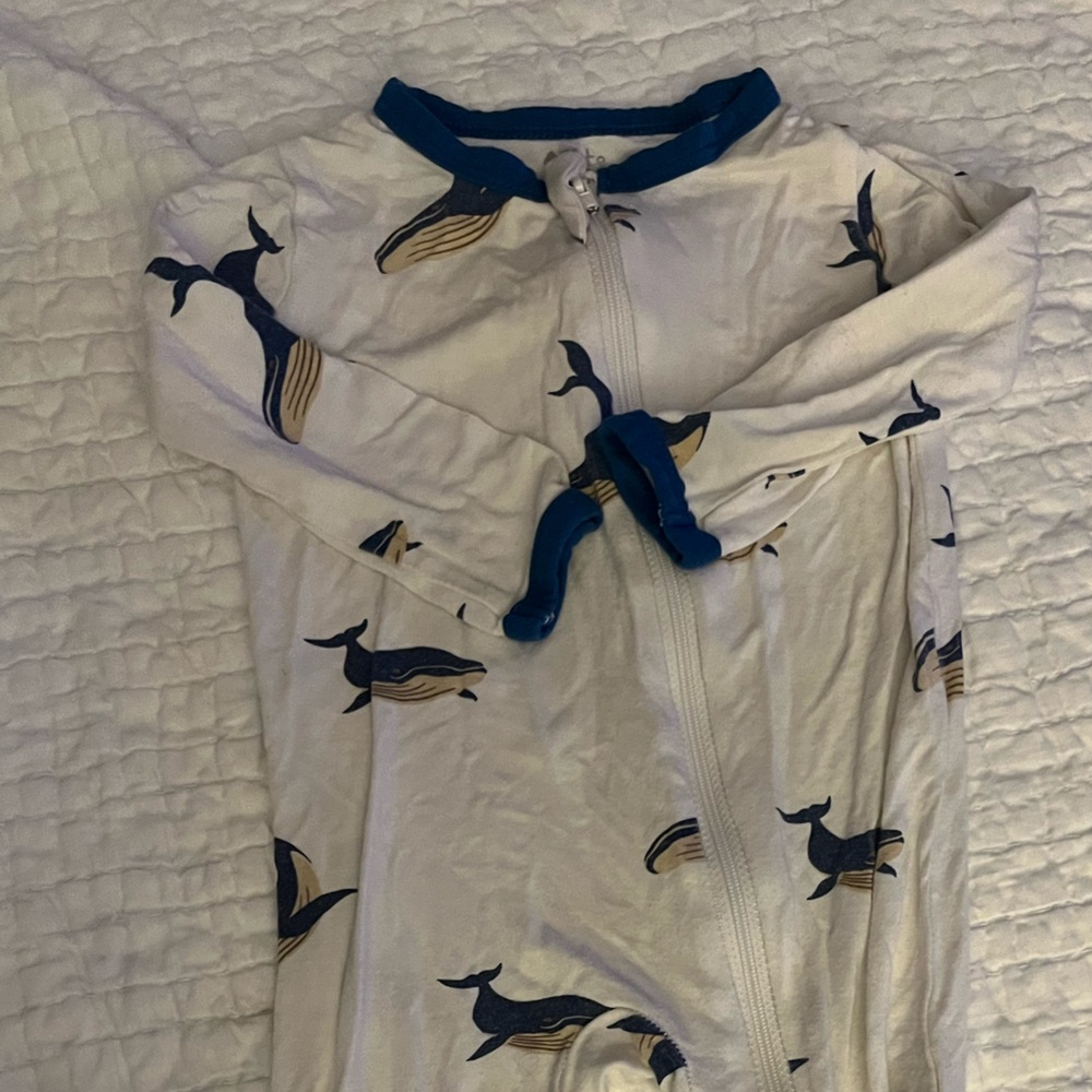 Kyte BABY Blue Trim Baby Onesie - Whale